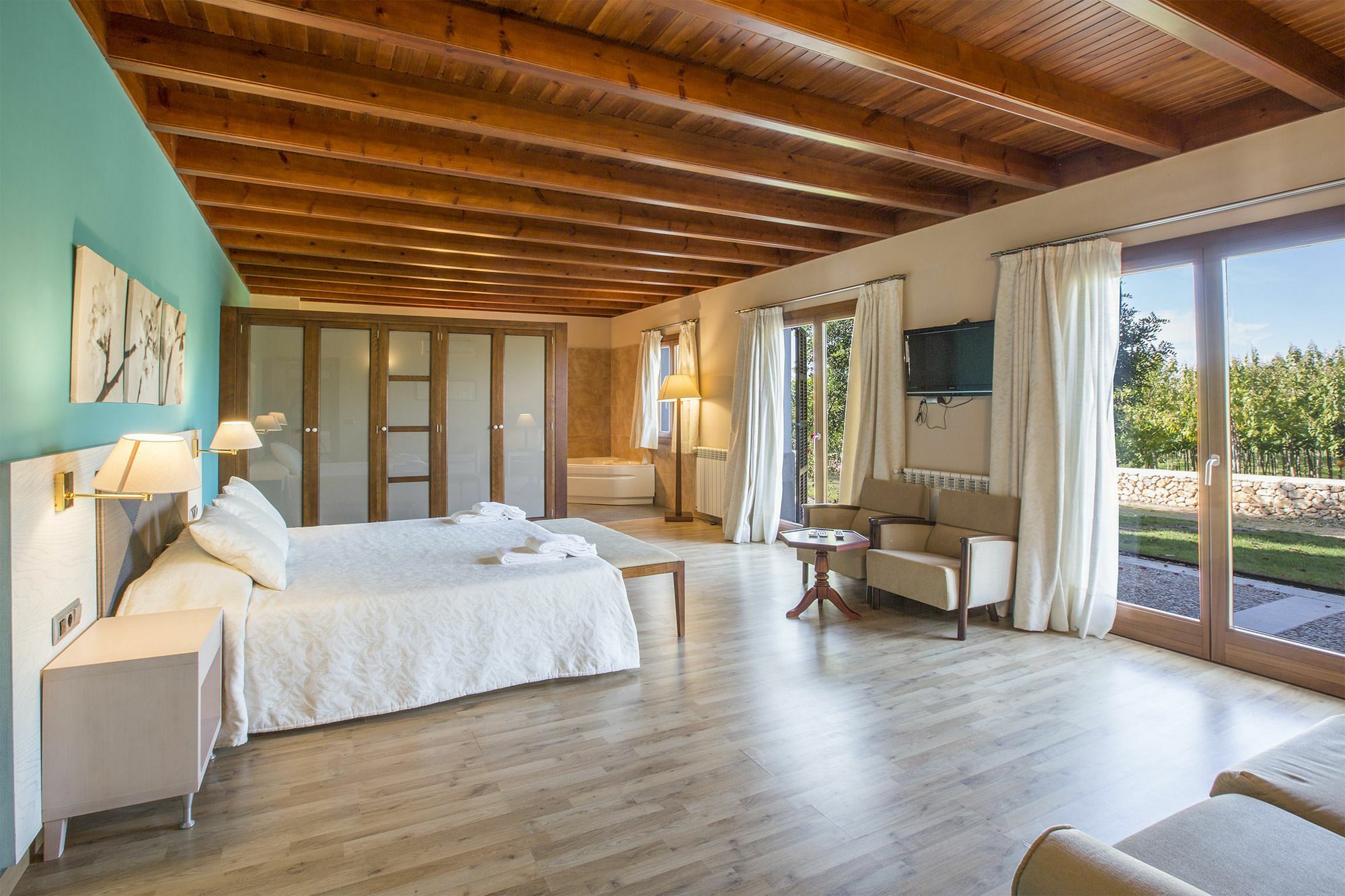 Baix-paulonia Hotel 4*